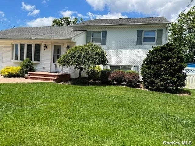 This is not a whole house MINT home is massapequa shores renovated in 2018 Beautiful hardwood floors Updated kitchen and Baths, central air. Huge property (maintained by the landlord ) tenant pays 3/4&rsquo;s utilities