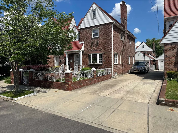 This is one of the best property in Laurelton. Big rooms, big bedrooms for large family. Well kept home. Detached Brick with 4 Bedrooms, Living and Dining Room, 2. 5 Baths, Finished basement and attic.