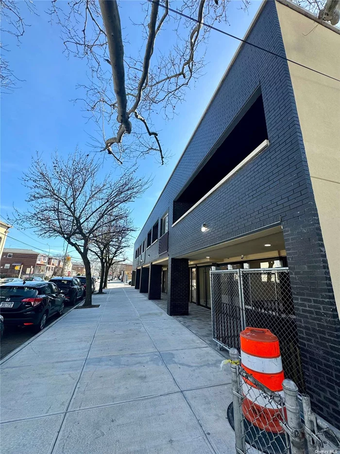 Prime retail space for lease in Ozone Park , New York. This brand new 800SF of retail space is situated on a prominent corner with unparalleled visibility. Large windows , with an expansive open floor plan. Ideal for cafe , boutique shops and professional services. Won&rsquo;t last.