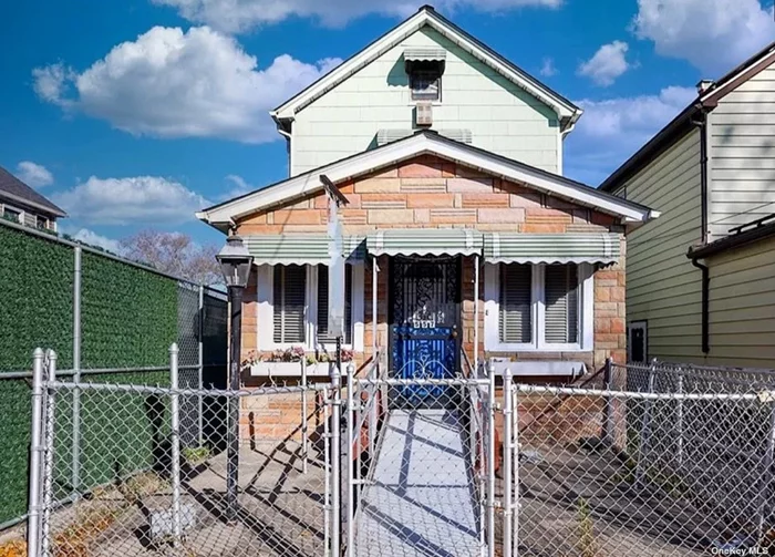 Amazing newly renovated detached single house for sale. Spacious sun-drenched living room with 3 bedroom and 1 bath. Huge backyard and basement. Close to public transportation and deli, an amazing beginner home. Come see it before it is gone!