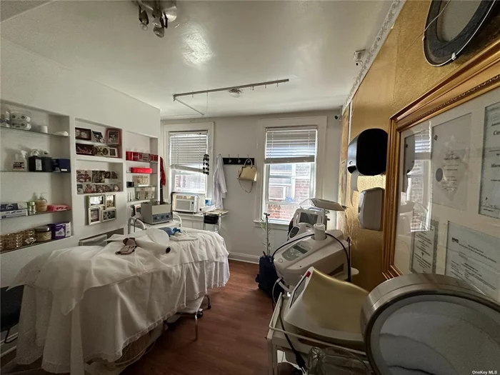 Esthetician med spa BUSINESS FOR SALE in a very active area of 82nd Street in Jackson Heights, Perfect business opportunity if you&rsquo;re already in the esthetics world and want to expand or looking to invest in this great income producing business. Sold as is / including equipment $$$ 3 service rooms + 1 full bathroom