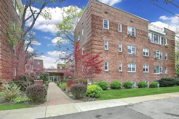 Rarely available end unit with 3 large bedrooms and 2 full baths, this renovated sunny apartment has exposure on all 3 sides. Hardwood floors, abundant closets, meticulously maintained friendly building right in the heart of Great Neck. Close to stores, LIRR, and houses of worship. Building has laundry and full gym for residents! Accessible entrance. Can apply to board for washer/dryer in unit!