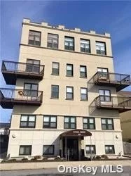 West Holme 1 Bedroom Apartment Across from the The beach and boardwalk. Private Terrace Open layout with high ceilings. Updated Kitchen Stainless Steele Appliances & Granite Countertops. Large bedroom has a Walk-In Closet,  Laundry Facilities On Premises