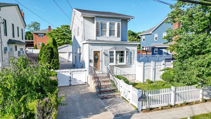 Come Make This Charming Three Bedroom Colonial In The Heart Of Franklin Square Yours . Open Layout On The First Level, Three bedrooms, Full Bath On The Second Level And Finished Basement With OSE.