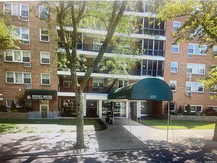 Large 1 bed 1 bath is perfect for someone wanting to downsize or someone wanting to own instead of renting