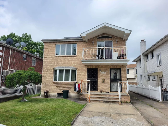 Welcome to 53-28 190th St, Fresh Meadows! This is a detached 2 family house sitting on a lot of 40x100 that needs some TLC! The house is has an eastern exposure and has a total of 6 bedrooms and 4 bathrooms. The first and second floor have identical layouts: a living room/dining room, kitchen, 3 bedrooms and 2 bathrooms. Each floor is approximately 1215 sqft. Downstairs, the basement is full and finished. Outside there is a long, private driveway. This house is located close to the Q26, Q30 and Q31 buses. The best part about this home is its close proximity to the Kissena Corridor Park, which is only a few steps away!