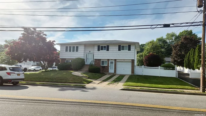 The house was renovated two years ago. It has 4/5 Bedroom with 2 Full bath, and an attached garage. Closed to Bethpage Sate Park, Schools, Highway, and convience to all shopping center! Tenant pays for all Utilities, Water, and Landscape.