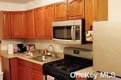 This Cozy Newly Renovated 3 Bedrooms, 2 Full Bathrooms Rental Unit Is Located On The 3rd Floor Of A Well Maintained House.... Featuring Updated Kitchen, Bathroom & Hardwood Floors. Conveniently Located Near Public Transportation and Shopping Areas.