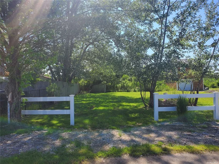 Vacant land located on quiet seneic road. Enjoy uniquely beautiful nature. Close to Cranberry Pier, where you can stroll along along the shore line at a relaxing pace enjoying the fresh air.