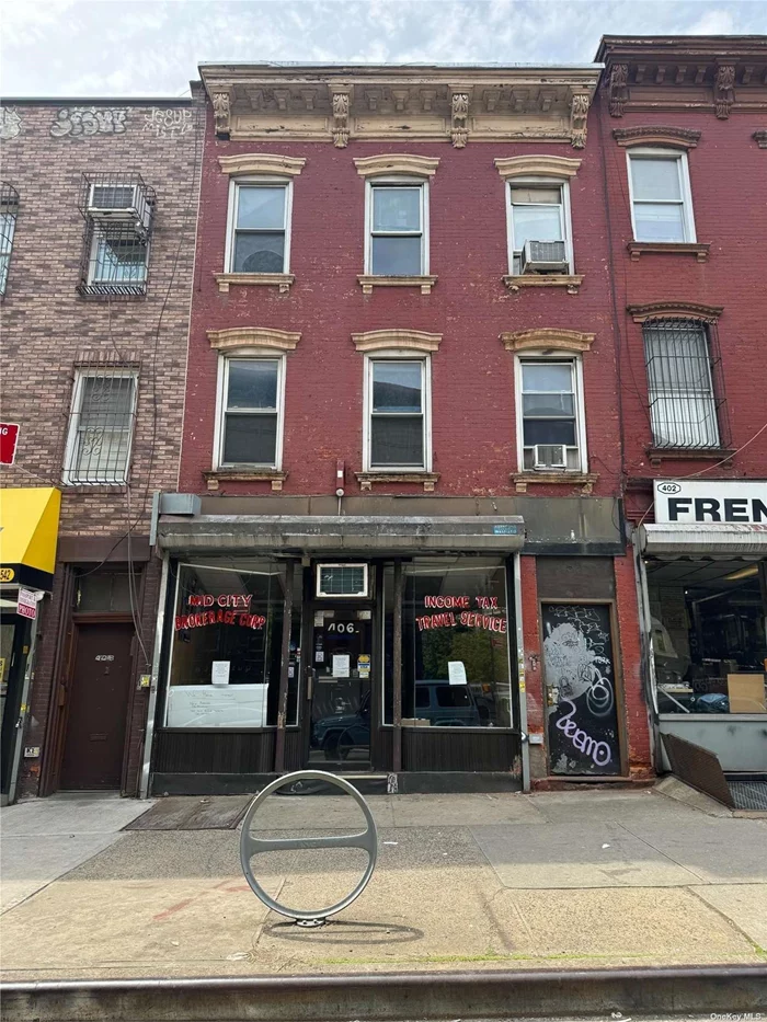 Charming 3-story building. Boasting two residential apartments alongside a ground-floor store duplex with basement, this property offers versatile income potential. Nestled in a prime location, it promises significant returns for savy investors.