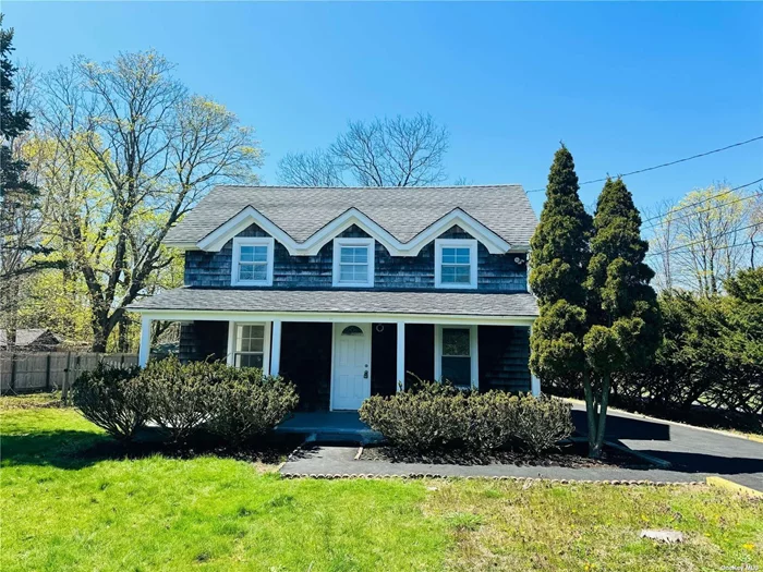 Fully-renovated Colonial-style home; contains 3 bedrooms and 1 bathroom on a sprawling 1.25 acre. Conveniently located near park&rsquo;s, school&rsquo;s, shopping centers and restaurants.