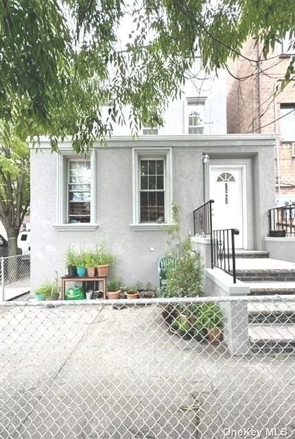 2 Family Detached house for sale. 2 bedrooms over 3 bedrooms and finished basement. Bldg size: 20x54. Corner property.