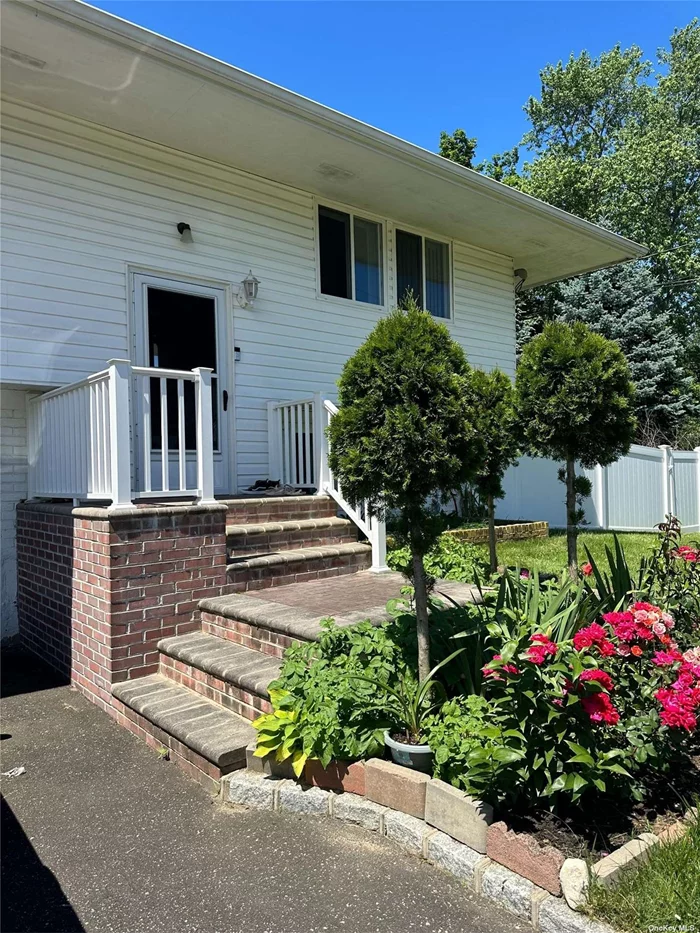 This Apartment Is The Perfect Space To Call Home! A Quiet, Bright And Clean 1 Bedroom, 1 Bath Lower Level Of A Hi Ranch Offering Separate Entrance With Private Deck, Use Of Yard And Driveway Parking! Amazing Location, Convenient To Stony Brook Hospital And University, Shopping, Restaurants And More!