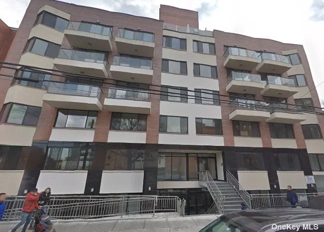Yong Luxury Condo building 1890 sqft spacious unit in the center of Flushing FOR SALE!! Feature with 3 bedrooms, 3 bathrooms, and front & back 2 balcony. Build in washer/dryer. 24 hours Doorman. GREAT LOCATION, close to all.