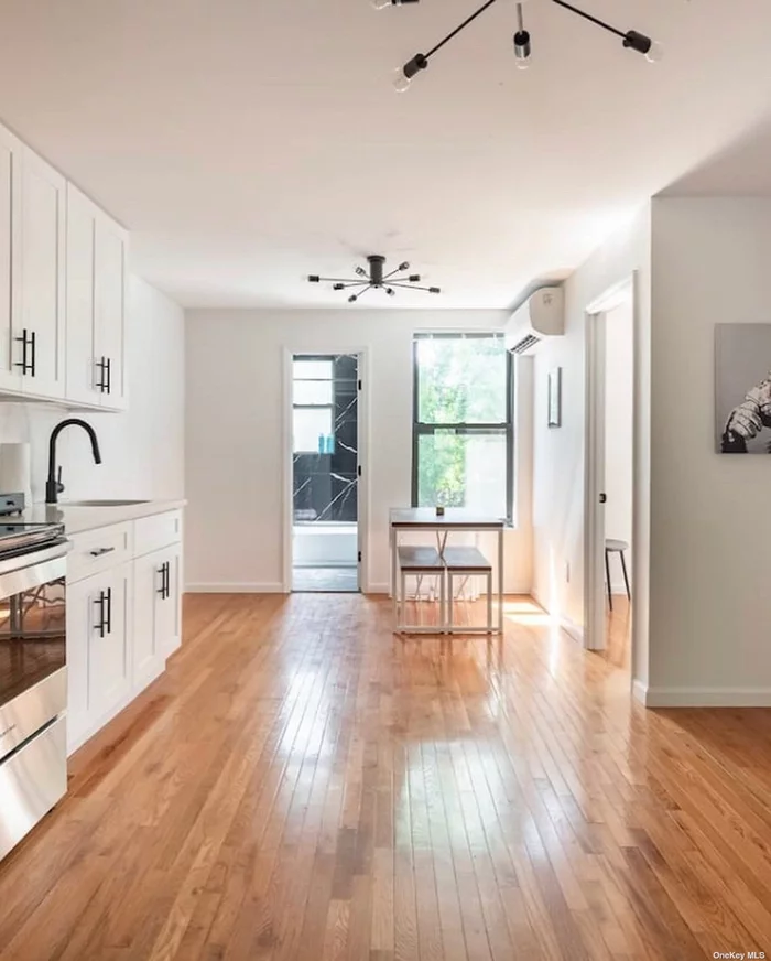 FULLY RENOVATED 2BED APARTMENT LOCATED AT FIRST FLOOR, LAUNDRY IN BULDING APARTMENT IS COMING FULLY FURNISHED OR UNFURNISHED, ONE BLOCK FROM L TRAIN EASY STREET PARKING.