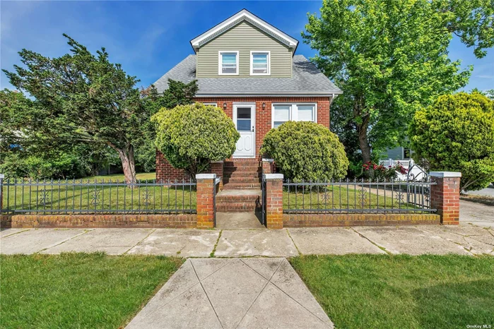 RARE FIND. 70 X 100 PROPERTY IN THE INCORPORATED VILLAGE OF ISLAND PARK. COLONIAL HOME WITH A UNIQUE FLOORPLAN OFFERING GREAT POSSIBILITIES. CONVENIENTLY LOCATED JUST OFF LONG BEACH RD AND WITHIN CLOSE PROXIMITY TO SHOPPING, PUBLIC TRANSPORTATION AND THE LIRR. FLOOD INSURANCE OF $1317/YR IS ASSIGNABLE.