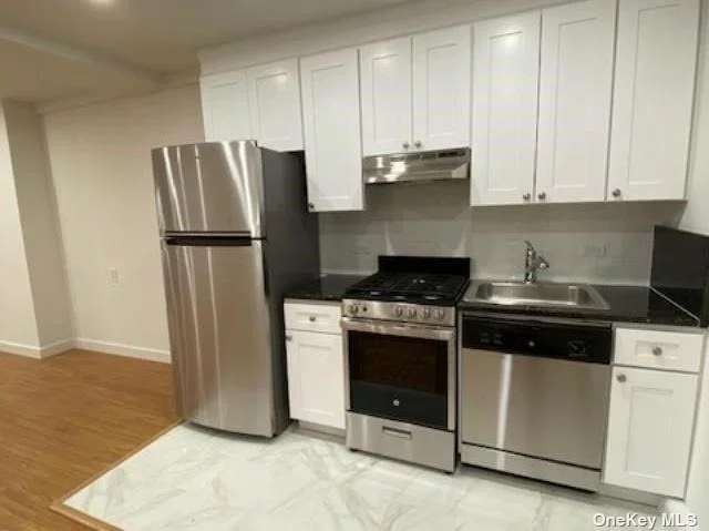 Renovated unit with hardwood floors and new appliances. Pet Friendly. There&rsquo;s a $525 fee for the pool.