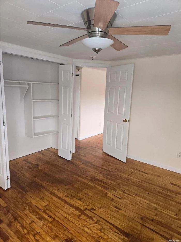 Cozy Apartment ready for immediate occupancy... Enjoyed living close to several public transportation stops including bus and LIRR trains (minutes away from the Babylon Line) connecting you to shopping malls, restaurants, JFK airport, NYC and health care facilities.