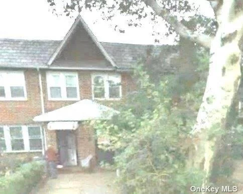 This is a great opportunity to make it your own with this beautiful 3 stories brick House, Located In The Heart Of Briarwood, one of the most sought after neighborhood. It has so much potentials and is priced very competitively for the investors or end users. There are lots of sunlight throughout the whole house! Other highlights of this amazing house include 4 bedrooms 2 baths, Hardwood flooring, Large backyard , Private Driveway, Finished basement with separate entrance. Close to Parsons Blvd, and Grand Central Pkwy. Only 3 minutes to Supermarket, near E/F train to Manhattan and Q25/Q34 buses directly to Flushing. Also close to parks and schools. It offers so much more that you have to see it to believe it.