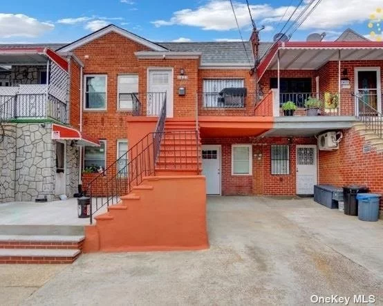 Move right in to this renovated Townhouse style home w/ 4 bedrooms, 3 full baths w/ new kitchen and baths. Refurbished wood floors, fresh paint, etc. Centrally located to all. Don&rsquo;t miss this opportunity!