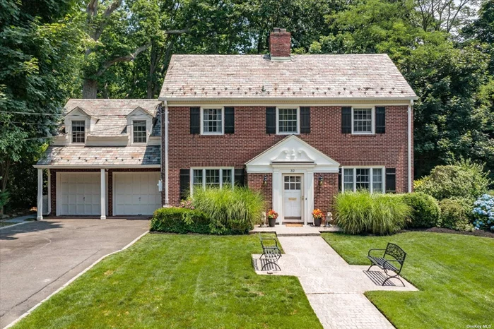 Quintessential center hall Colonial located on one of Munsey Park&rsquo;s most coveted cul-de-sacs. Additionally, this gracious brick colonial has a patio and backyard that borders a scenic park and Polliwog Pond, providing privacy and stunning views. Beautiful formal rooms, country eat-in kitchen, dramatic family room with cathedral ceiling and exposed wood beams, 4 bedrooms, 3 full and 2 half baths. Close To Town, LIRR, Shopping and Schools.