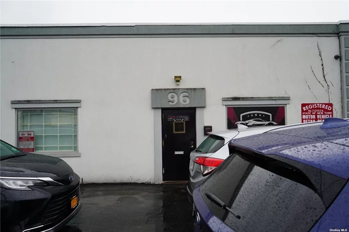 96 Gazza Blvd., Farmingdale, NY 11735 Warehouse with A/C and office space for Rent. Property size 10, 890 SqFt (around 50&rsquo; x 220&rsquo;) building size 4, 380 SqFt (around 40&rsquo; x 110&rsquo;) built in 1959; Front unit (40&rsquo; x 40&rsquo;) is used by landlord. Rear unit (40&rsquo; x 70&rsquo;) for Lease. Can be divided: 2 south-exposure small offices of about 250 sqft each with shared warehouse space about 800 sqft and 1600 sqft warehouse. Rent Negotiable. Available now