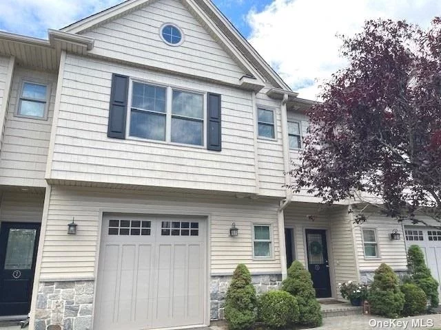 Three Bedroom, 2.5 Bath Apartment on Manhasset Isle with Contemporary EIK, 1 Car Garage, Outdoor Patio Area, Geothermal Heat/Solar. Close to Soundview Shopping Center.