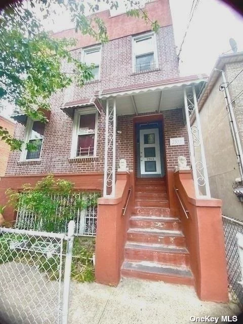 LOCATION! 3-bedroom, 1-bathroom walk-up apartment is located in the heart of Williamsbridge/Allerton in The Bronx. Bright and spacious layout provides a comfortable living environment. Great walkability! Enjoy easy access to major retail stores, religious centers, major highways, local shops, entertainment outlets, and public transportation - all within walking distance! Tenant pays Broker Fee.