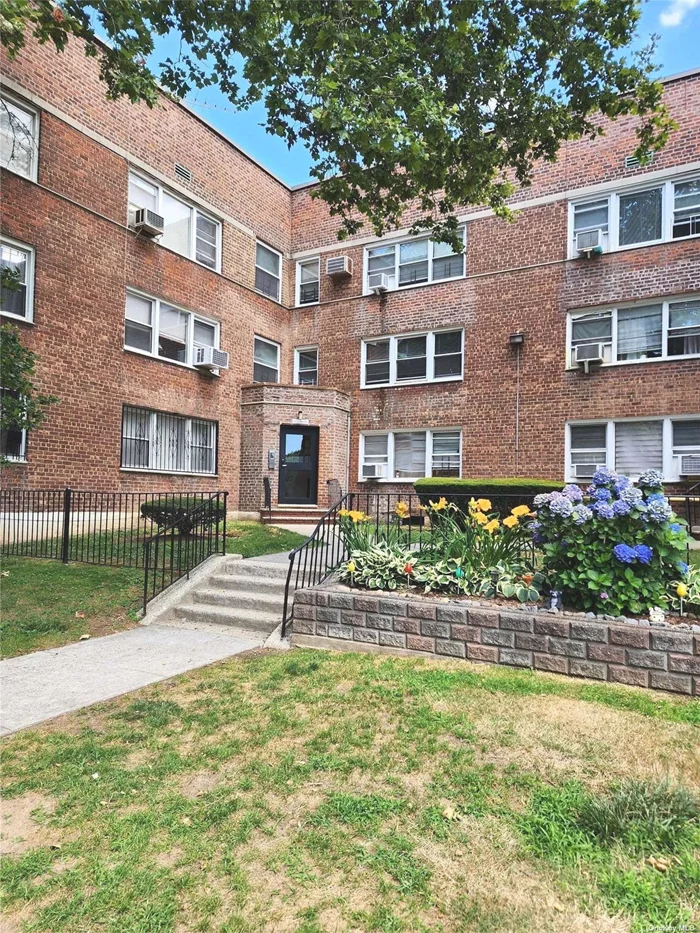 Lovely 1 Bedroom co-op in the Heart of Kew Garden Hills. Lots of natural light. Steps to all. SUBLETTING ALLOWED AFTER 5 YEARS.