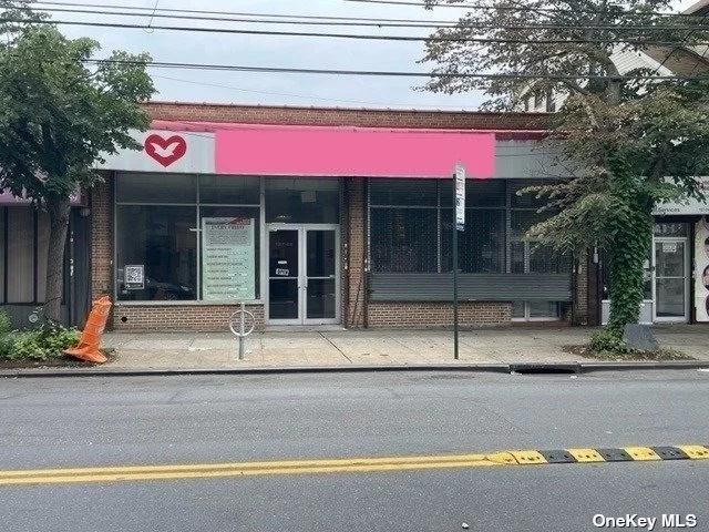 **HUGE COMMERCIAL SPACE FOR SALE**, 2 Front Door Entrances, 1 STORY BRICK, HIGH CEILING, HIGH CEILING IN BASEMENT, EXCELLENT LOCATION, EXCELLENT BUILDING, GOOD FOR ANY TYPE OF BUSINESS/FRANCHISE, VERY BUSY - HIGH TRAFFIC AREA!!!, 3, 500+ Sq Ft + 3, 500+ Sq Ft Basement, ?New Split Units Heating/Air Conditioning.