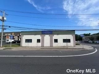 Fantastic exposure on extremely busy road in prime bay shore location.perfect for any medical, doctors office, , dentist, heart specialist, physical therapy, urologist, urgent care, chiropractor, all on one level for easy wheel chair access. seven/eleven, convenience and much much more.