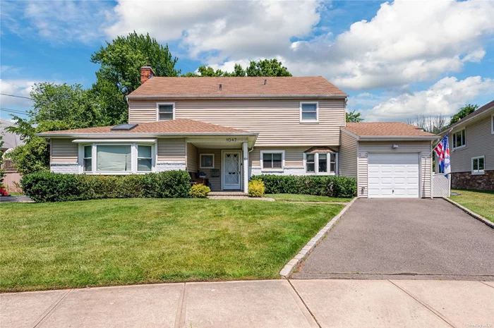 Welcome to this beautiful move in ready house in the academy section of woodmere situated in a private cul de sac street. large property that has value add components as well .Must see !!