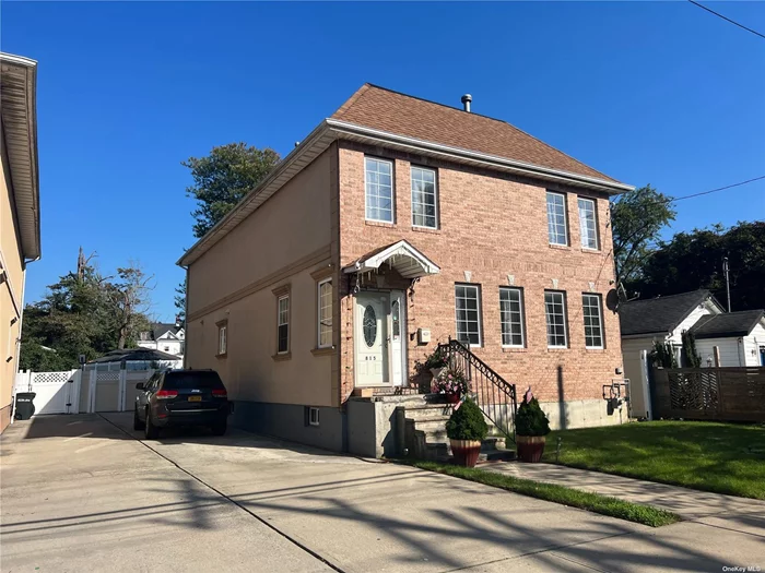 Welcome to 815 Bay 25 St in Far Rockaway! This charming single-family home features 4 spacious bedrooms and 2 full bathrooms, perfect for comfortable family living. Built-in 2005, the residence offers a generous 2, 060 sq. ft. of living space on a 0.31-acre lot. Located in the Queens 27 school district, this property is convenient to local schools and amenities. Don&rsquo;t miss this opportunity to own a beautiful home in a desirable neighbourhood.