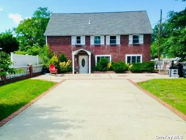 All Brick Large Colonial House in Uniondale. Close to Hofstra University. Full Finished Basement with Separate Entry. Near to Movie Theater, Bj, Home Depot, Shopping Center. Excellent Investment Property. A Must See