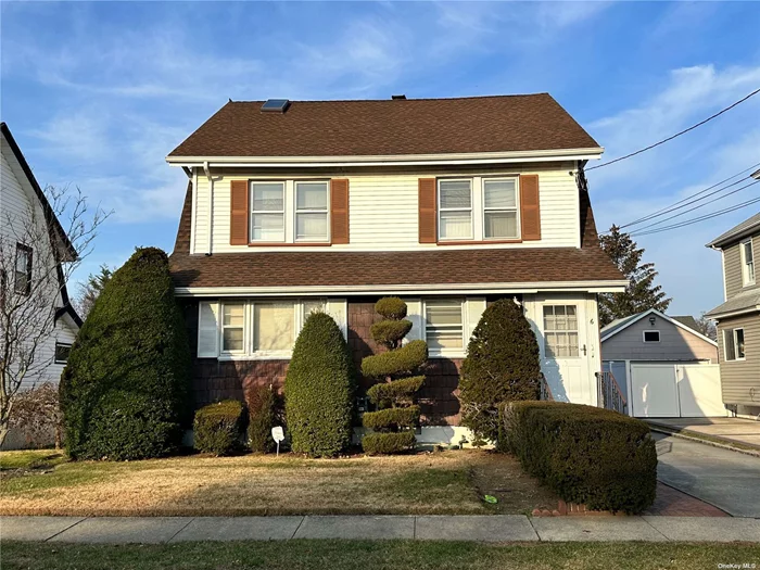 Large Two Level 2 Bedroom, Large Living Room, Eat In Kitchen, Open & Bright Apartment, Walk Up Attic/ Office. Close To Lirr & Public Transportation. Garage Parking Additional $100 per month