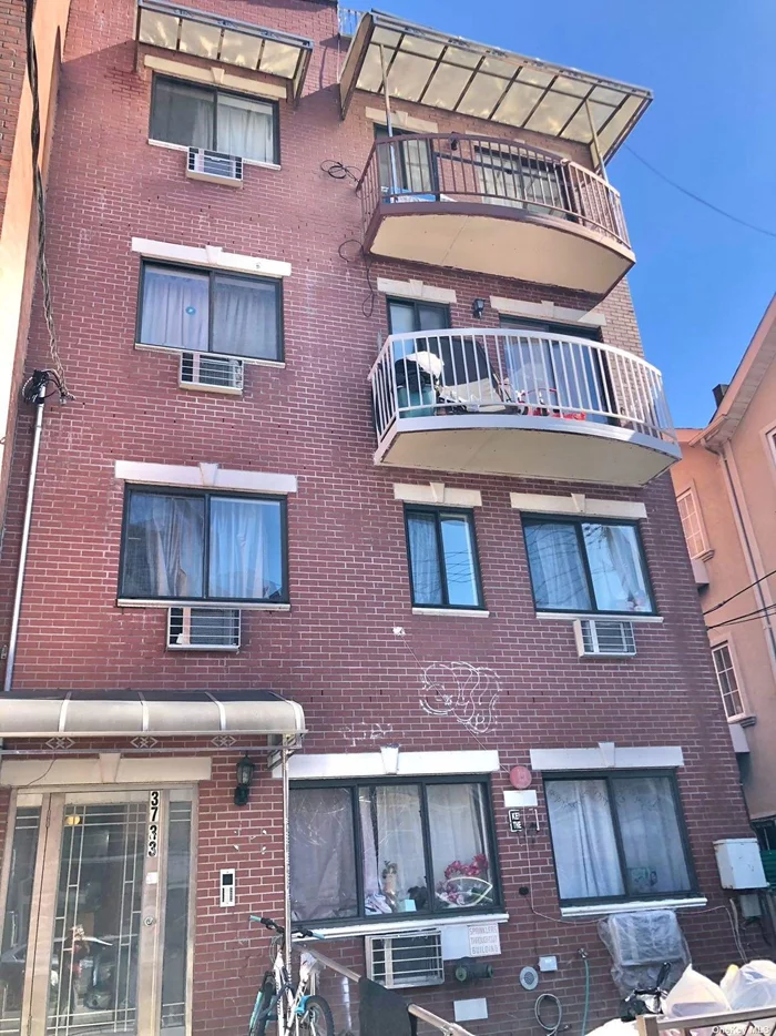 Located in a bustling commercial area, it offers a peaceful environment amidst the hustle and bustle. It has all the necessary amenities for a comfortable life. It is only a 5-minute walk to the subway 7 station and bus station. Tax abatement still has another 11 years left that is $80 per year only to 2035, and the common charge is $246/month.