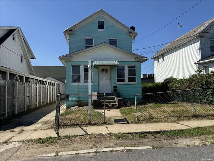 REO- HANDYMAN SPECIAL COLONIAL BOASTS 3 BEDROOMS, LR, FDR, EIK, 2 FULL BATHS, AND FULL BASEMENT WITH OSE. GREAT LOCATION! A MUST SEE! WILL NOT LAST!