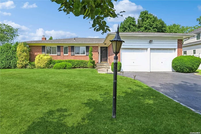 Picture Perfect Jericho Brick Ranch in the Prestigious Jericho School District. Ecellent Location! Beautifully Maintained. Hardwood Floors throughout. 3 Bedrooms, 2 Full Baths. Full Basement!