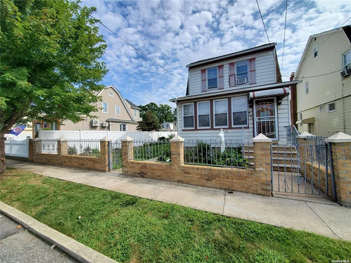 This gem in Queens village is located in a safe and quiet neighborhood; located 5 mins away from the new UBS arena (home of the NY Islanders)...with upgraded kitchen and bathrooms, hardwood floors, and a hugh attic space for gym, library, home office or just an extra room. Plenty of yard space to entertain guests and have the kids run around the yard. Unlimited possibilities with the full finished basement.