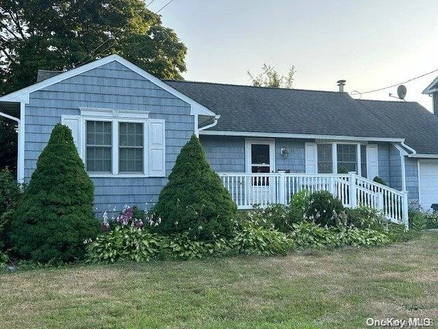 Great Opportunity to own in the Heart of Twin Oaks in Babylon Village. Expanded 2 Bedroom 1 Bath , Updated Windows, Hardwood Floors under carpet. Fenced Yard, 1 Car Garage, Village Amenities!, Additional information: Appearance:excellent