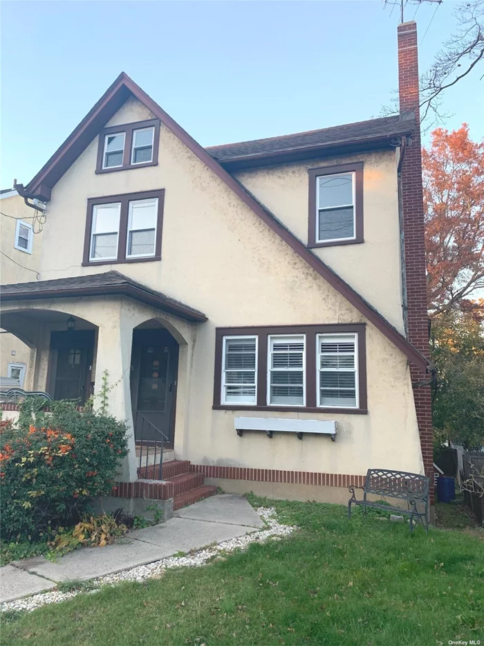 Bright & Spacious 2 Br. Apt. in Oyster Bay. Large L/R that leads into kitchen w/ eating area. Ample storage, laundry, use of driveway. Near town, restaurants, shopping, LIRR, beach and park.