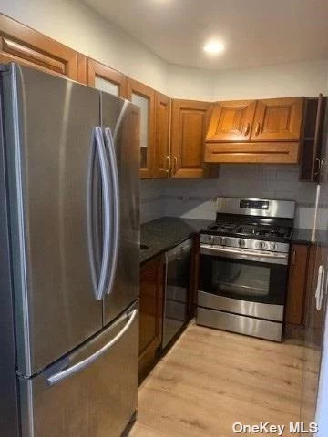 excellent condition , walk to park and shopping , washer & dryer in unit, utilities not included excepted water