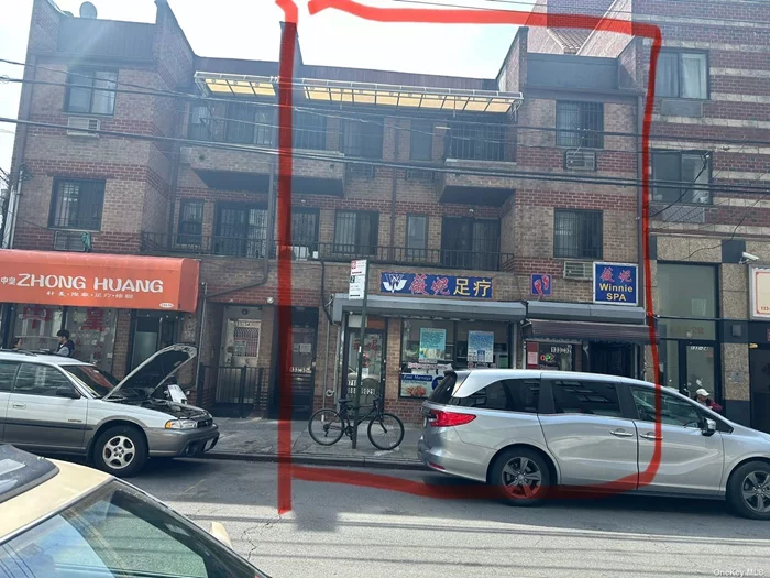 Flushing best location mix building for sale * 41 st & main library 2 mints walk to 7 train & long island train right cross from shuttle bus to Chinatown & 8 ave 7 unit =5 residential + retail ( 7 deeds ) Whole Buick could deliver vacant high net income 620000/year