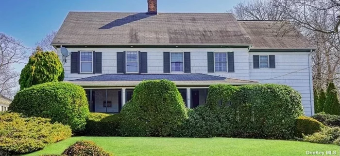 This newly renovated Duplex apartment is aover 1300 square ft and offers 3 bedrooms, 1.5 baths, use of deck, unfinished basement (laundry) and access to attic. Located mid-block on beautiful Ivy Street, close to all! Available as soon as August 1st!