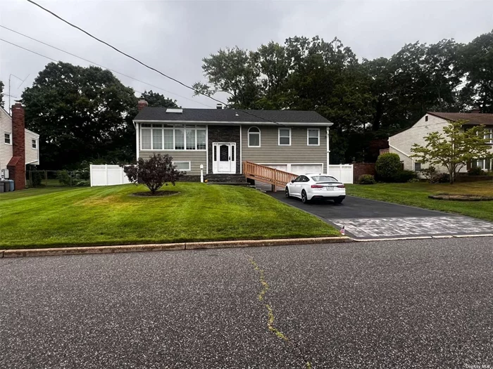 This beautifully renovated Hi-Ranch features 4 bedrooms, 2 full bathrooms, a formal dining room, living room, eat-in kitchen, office, and laundry room. Located in desirable Islip Terrace. Schedule a showing today!