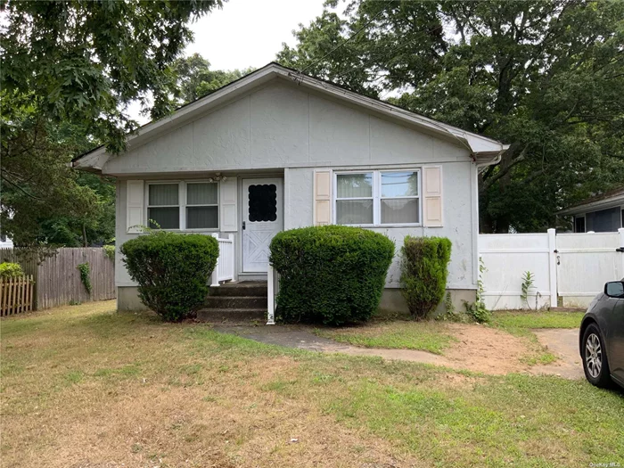 Charming 3 bedroom home minutes from Smith Point! Open concept living & dining rooms upon entry, Kitchen features a built in seating area & sliding glass door to partially fenced yard. Full unfinished basement with interior entrance.