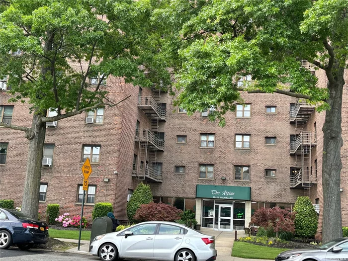 Come see this bright and spacious two-bedroom, one bath, 6th floor unit featuring a welcoming living room, dining room, kitchen with a new 2024 stove, and gleaming hardwood floors. Maintenance includes gas, electric, heat, water, and taxes. The unit is within walking distance to public transportation, shopping, restaurants, parks, and highways. Don&rsquo;t miss out!