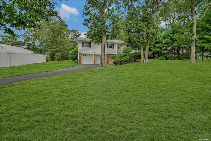 CUL-DE-SAC LOCATION......RANCH STYLE HOME NESTLED ON SHY HALF ACRE. OPEN FLOOR PLAN LIVING AND DINING ROOM 24X19 FT. EAT-IN-KITCHEN W/PANTRY 14X12 FT. PRIMARY BEDROOM W/ UPDATED FULL BATH 16X12 FT. BEDROOM 2 14X10 FT AND BEDROOM 10X 9 FT. 12 YEARS YOUNG ROOF AND UPDATED ANDERSON WINDOWS THROUGHOUT WITH HARDWOOD FLOORS THROUGHOUT. FULL FENCED BACK YARD W/ PRIVACY GALORE. FULL UNFINISHED BASEMENT OPENS TO 2 CAR GARAGE...MINUTES TO DINING, SHOPPING, BEACH, LIRR, EXPRESSWAY AND STONYBROOK.