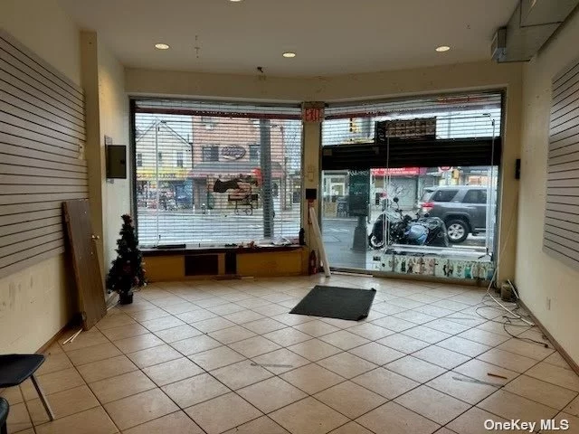 Fantastic retail corner space near 7 train stop. Approx 700 sq.ft.