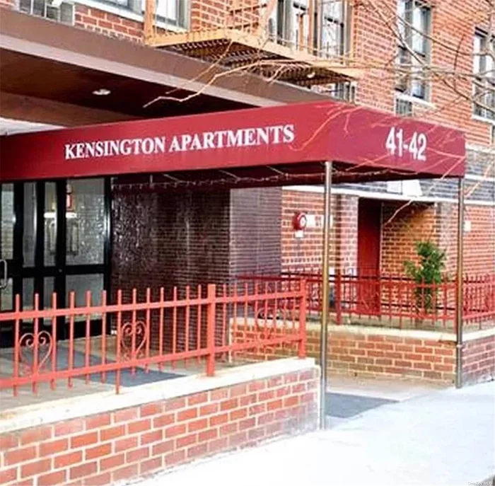 Renovated Large 1 Br , 1st floor apt Hardwood floor through out, Spacious Living room, Dining area, updated kitchen, spacious bedroom, excellent closet space. convenient location, walking distance to 74 st express train hub, access to 7, E, F, R, M , close to school. PS 12.